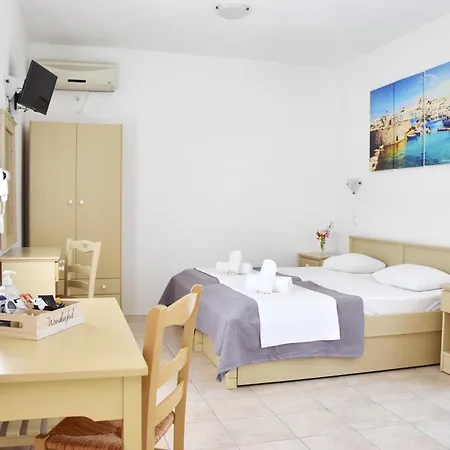 Hotel apartamentowy Captain Paros 3*